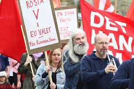Första maj är en svensk allmän helgdag som firas pga att det är arbetarrörelsens internationella arbetsdag. Bildspecial Fran Forsta Maj Tagen I Orebro Orebro Tribune