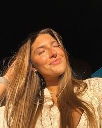 Cassie Beam's Instagram, Twitter & Facebook