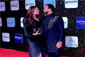 جدير بالذكر أن هنادي مهنا طرحت أغنية أول كلاموحققت ما يقرب من 4 مليون مشاهدة منذ طرحها عبر يوتيوب وتم تصويرها أيضا بطريقة فيديو كليب من حفل زفافها على الفنان أحمد خالد صالح. Ø£Ø­Ù…Ø¯ Ø®Ø§Ù„Ø¯ ØµØ§Ù„Ø­ ÙˆÙ‡Ù†Ø§Ø¯ÙŠ Ù…Ù‡Ù†Ø§ ÙŠØ®Ø·ÙØ§Ù† Ø§Ù„Ø£Ù†Ø¸Ø§Ø± Ø¨Ø¹Ø¯ Ø§Ù„Ø²ÙˆØ§Ø¬ ÙÙŠØ¯ÙŠÙˆ Ø¨ÙˆØ§Ø¨Ø© Ø£Ø®Ø¨Ø§Ø± Ø§Ù„ÙŠÙˆÙ… Ø§Ù„Ø¥Ù„ÙƒØªØ±ÙˆÙ†ÙŠØ©