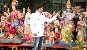 Mumbai shopkeeper kanji bhai files a lawsuit against god when an earthquake destroys his store and his insurance policy won't cover the damage. 4 Reasons Why Omg Oh My God Is A Better Movie Than Pk Desimartini