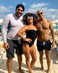 La hija de enrique guzmán habló al respecto en la entrevista dominical del presentador en su canal de youtube este 25 de julio. Alejandra Guzman Instagram Cantante Se Muestra En Bikini Despues De Numerosas Cirugias Insta Eint La Republica
