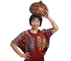 After the independence of mexico, the ruffles in the dresses and the black apron with floral detail for women and the classic white guayabera for men became very popular, thus making the typical dress of the region, better known as jarocho costume. Traditional And Authentic Mexican Costumes Lovetoknow