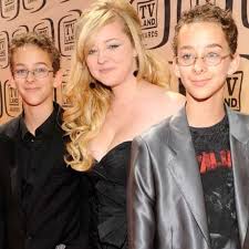 Memba Them Part 2 Madylin 22 And Her Twin Brothers Sawyer And Sullivan 18 Were Phot Celebrity Siblings Celebrity Twins Everybody Love Raymond