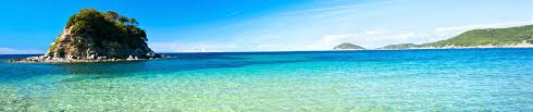La straordinaria posizione dominante sul mare, l'indimenticabile vista sul golfo della biodola con i rilievi montuosi del capanne sullo sfondo, i tramonti infuocati sul mare, la discesa diretta al mare a pochi metri dal monolocale, il relax e la privacy… e mille altre sensazioni di benessere, comodità e bellezza, suggeriscono questo nido sul mare a chi desidera staccare la spina e. Appartamenti Sul Mare All Isola D Elba