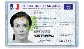 De la taille d'une carte bancaire, un format harmonisé avec celui des autres pays de l'union européenne, cette nouvelle carte, baptisée cnie est faite en polycarbonate. Lzxtz63 Tpqkum