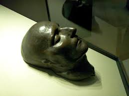 French emperor napoleon bonaparte was a ruthless general yet progressive reformer who conquered half of europe before finally dying in exile 200 years ago. Datei Meran Palais Mamming Museum Totenmaske Napoleon Jpg Wikipedia