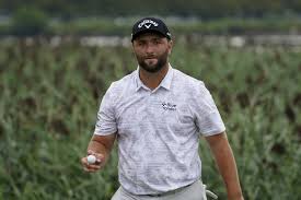Webb simpson hits his second shot out of the rough on 18 at the northern trust 2021 at liberty national golf club in jersey city, n.j. 8lt3lospz22tzm