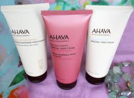 Blended with dead sea minerals and blended with dead sea minerals and infused with the fresh, uplifting scent of cactus and pink pepper, this hand cream gently and effectively softens. Giveaway Review Ahava Cactus Pink Pepper Mineral Hand Cream Mineral Body Lotion And Dry Oil Body Mist Beautystat Com