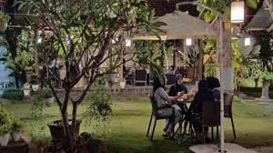 Kamu bisa coba nasi lethok di gudangan lethok bu prapti, yang terletak di jalan bolang, banyon, gayamprit. 21 Cafe Resto Rumah Makan Favorit Di Klaten Ranggawisata