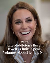 Anybody notice the initial necklace Allie was wearing? “L” 4 LINDSAY ARNOLD 