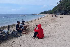 Pantai ini selalu ramai dikunjungi oleh para wisatawan domestik dan juga mancanegara. Ketahui 3 Tahapan New Normal Di Bali Untuk Kamu Yang Ingin Liburan Ke Pulau Dewata Halaman All Kompas Com