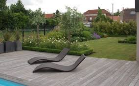 Le Deck En Bois D Une Piscine Region De Lille Avec Images Jardin Contemporain Jardins Architecte Paysagiste