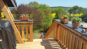 Holzbalkon Bau Mit Treppe Www Zimmerei Massivholzbau De Holzbalkon Holzterrasse Und Balkon