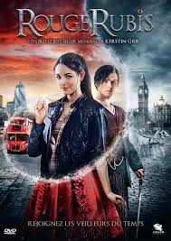 Gwendolyn Est Une Jeune Londonienne Ordinaire Un Jour Alors Qu Elle Rentre Du Lycee Elle Est Soudainement Transportee En Rouge Rubis Film Rouge Rubis Rubis
