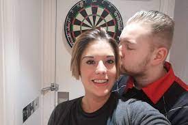 Official facebook page for dimitri van den bergh. Dartsvedette Dimitri Van Den Bergh Heeft Limburgse Vriendin Het Belang Van Limburg Mobile