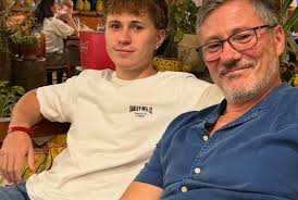 Backpackers in 1990 with travel hostels