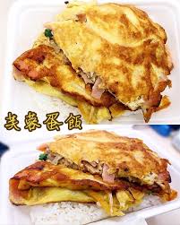 一個好忙碌嘅lunch time 食飯盒 芙蓉蛋飯 40 一個好忙碌嘅lunch time 忙到要食 飯盒 飯盒份量好大 芙蓉蛋有2大片 雖然唔係話煎到好滑 不過都尚算okay的 芙蓉蛋內有火腿 芽菜同 蝦 如果可以落多d豉油就好了 美味しい 飲食 芙蓉蛋