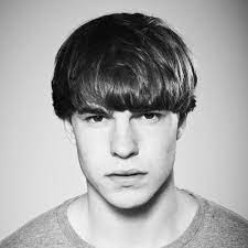 23 Popular 90s Hairstyles For Men 2021 Guide