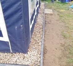 Vorzelt Umrandung Bauen Wie Baut Man Eine Vorzeltumrandung Wie Baut Man Ein Kiesbett Um Das Vorzelt Dauercampingplatz Vorzeltumr Zelten Vorzelt Campingideen