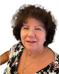 Karen Eades's Instagram, Twitter & Facebook