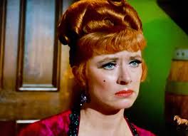 Miss Kitty in Lyle's Kid S14~E1