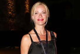 Δές την πιο μικρή με αγορε μαύρο μαλλί!! To Koyrema Ths Zetas Makrypoylia 8a Dei3ei Ta Mallia Soy Pio Ploysia Xwris Na Ta Kopseis Poly Znews