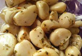 Sarà più con questa ricetta, rispettando le norme igieniche sulle conserve, si potrà anche conservare sottolio. Aglio Marinato