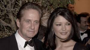 Traffic is a 2000 american crime dramadirected by steven soderberghand written by stephen gaghan. 20 Jahre Ehe Michael Douglas Und Catherine Feiern Nicht Promiflash De