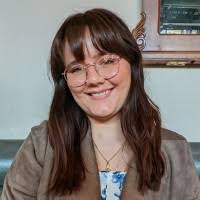 Justine Reeves's Instagram, Twitter & Facebook