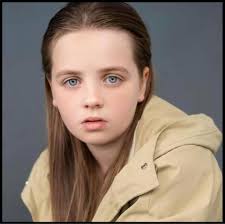 Ella Saunders's Instagram, Twitter & Facebook