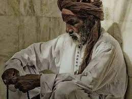 He particularly specialises in the fields of hadeeth and tawheed. Kisah Wali Allah Yang Berguru Kepada Orang Gila