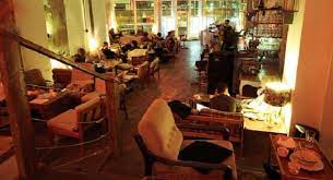 There are many restaurants and bars, a nice atmosphere and the prices are very reasonable. Mein Haus Am See Cafe Berlin De