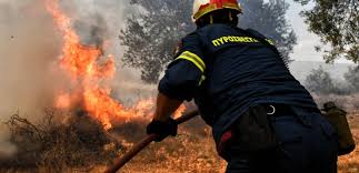 Οι καπνοί έχουν «πνίξει» την ευρύτερη περιοχή, ενώ έφτασαν μέχρι και τα βόρεια προάστια. Tvsx2d9gnmkljm