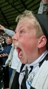 🚨 Love this from the Newcastle supporters. 🖤🤍