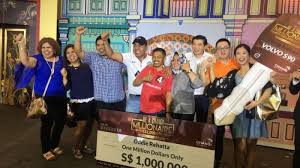 Assalamualaikum wr wbvideo kali yaitu membahas mengenai cara cek daftar pemenang sekaligus melihat daftar pemenang nya untuk undian ke 2, akan tetapi untuk. Wow Orang Indonesia Mendadak Jadi Milyarder Setelah Menang Undian Berhadiah Milyaran Rupiah Di Singapura Blog Unik
