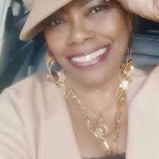 Jamal Robinson retired at 39 with a $3.5 million nest egg. Here's what his  life looks like as an American expat in Dubai.