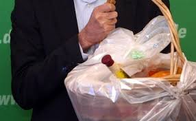 Daca din calcul rezulta un ajutor social mai mic de 5 lei (50.000 lei vechi), se acorda 5 lei. Campania Cosul Cu Alimente Cum Pot Primi Ajutoare Familiile Nevoiase Epoch Times Romania