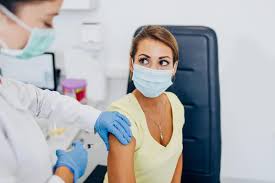 Who rekommenderar 14 dygn och en del länder rekommenderar minimum 7 dygn mellan coronavirusvaccinationen och andra vaccinationer. Varfor Ar Manniskor Radda For Vaccin Svea Vaccin