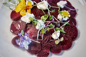 Rote Beete Salat Mit Essblumen Und Kresse Rote Beete Salat Rote Bete Salat Mit