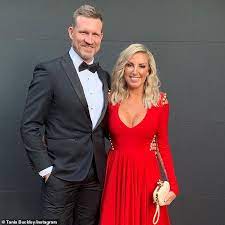Is nathan buckley getting botox from his nurse girlfriend? Tania Buckley Gets Stuck Into Some Gardening After Ex Husband Nathan Buckley Got New Girlfriend Geeky Craze