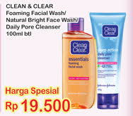 Kertas minyak by clean & clear isinya 60 lembar, harga beda dikit ama mentholatum acne, waktu itu diskon yah gw beli degh, ihihihihi. Promo Harga Clean Clear Kosmetik Terbaru Minggu Ini Katalog Indomaret Hemat Id