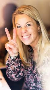 Diana Ackermann's Instagram, Twitter & Facebook