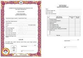Download bingkai ijazah kosong dan sertifikat piagam penghargaan format word untuk postingan selanjutnya admin akan membagikan salah satu pola bingkai untuk pembuatan pada blangko ijazah, dan sertifikat piagam penghargaan yang sanggup dijadikan bapak ibu guru rujukan dalam mekakukan pembuatan ijazah serta setifikat piagam disekolahnya. Spesifikasi Blangko Ijazah Bintang Nusantara Map
