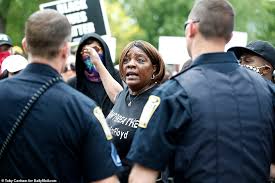 The trial of derek chauvin. Murderer Lives Here Protesters Home Of White Cop After George Floyd S Death Fr24 News English