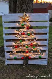 22 Sapins D Exterieur A Fabriquer Soi Meme Avec Images Decoration Noel Deco Noel Deco Noel Exterieur