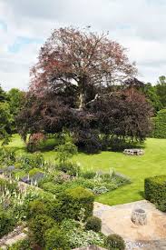 Peek Inside 6 Of The Most Stunning Celebrity Gardens Small Garden Small Gardens Small Garden On A Budget
