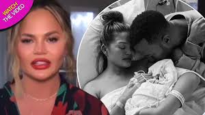 Chrissy teigen won't be on netflix's never have i ever amid backlash over cyberbullying tweets telling chrissy teigen has been the target of backlash since abusive tweets by the star, originally. Chrissy Teigen Says Losing Baby Son Was A Blur And She S Still Coming To Terms With It Aktuelle Boulevard Nachrichten Und Fotogalerien Zu Stars Sternchen