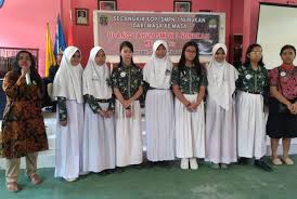 This article is about the smp server. Siwa Smp 1 Nunukan Galang Dana Untuk Ikut Timo Di Thailand Republika Online