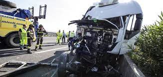 All'altezza del km 638 un'auto ha tamponato al momento il traffico, nei pressi dell'incidente, scorre su una sola corsia e si registrano 4 km di coda verso roma. Provincia Di Frosinone Grave Incidente Stradale Sull A1 Tra Ceprano E Pontecorvo Comune Di Arce Carreggiata Sud Dell Autostrada Bloccata Radiocassinostereo