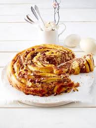 Luftiger Hefeteig Mit Kostlicher Fullung Grosse Nuss Schnecke Hefeteig Kuchen Lecker Nussschnecken Rezept